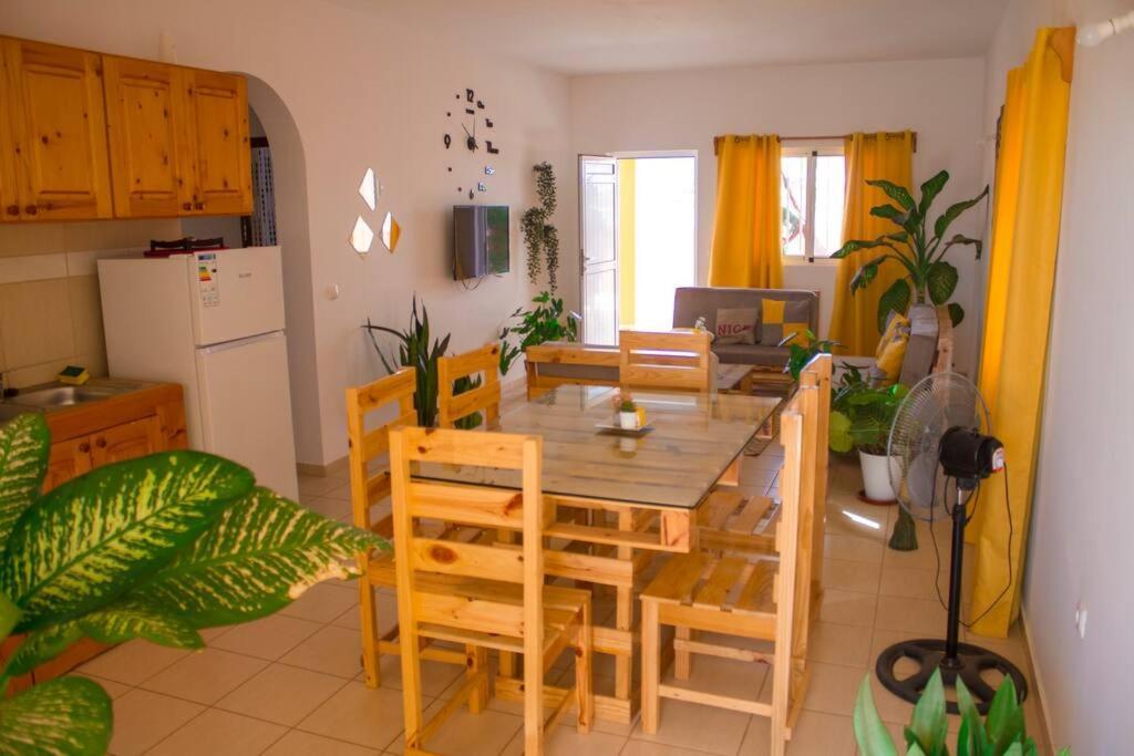 Cosy & Relax Yellow House 5Mn Walk From The Beach! Villa Calheta Exterior photo