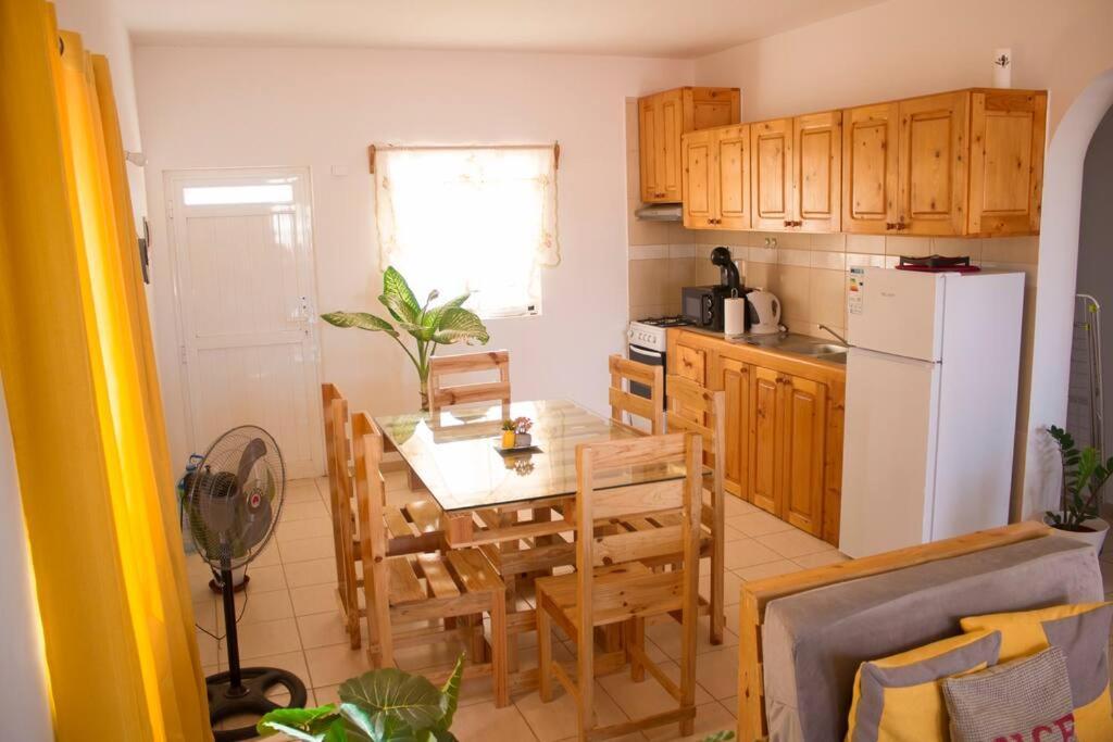 Cosy & Relax Yellow House 5Mn Walk From The Beach! Villa Calheta Exterior photo