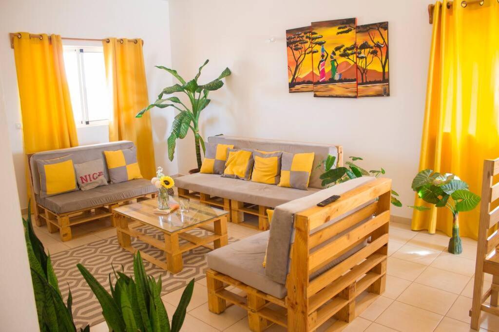 Cosy & Relax Yellow House 5Mn Walk From The Beach! Villa Calheta Exterior photo